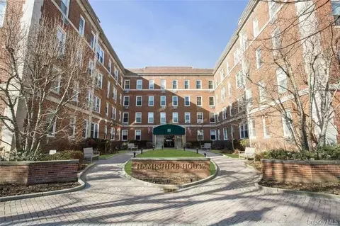 111 7th St #208, Garden City, NY 11530