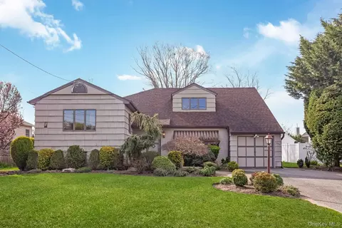 1954 Brook Park Dr, Merrick, NY 11566