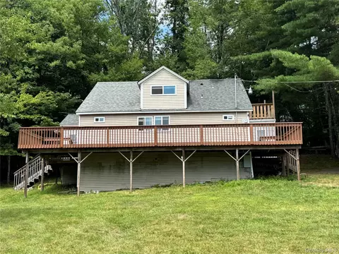 12 Old Turnpike Rd, Woodridge, NY 12789
