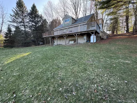 12 Old Turnpike Rd, Woodridge, NY 12789