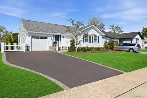 26 Clearland Ave, North Hempstead, NY 11514