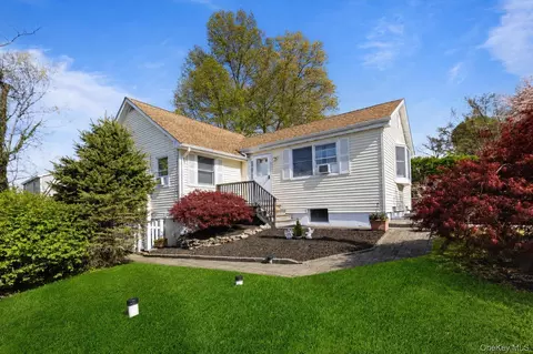 11 Daisy Dr, Mahopac, NY 10541