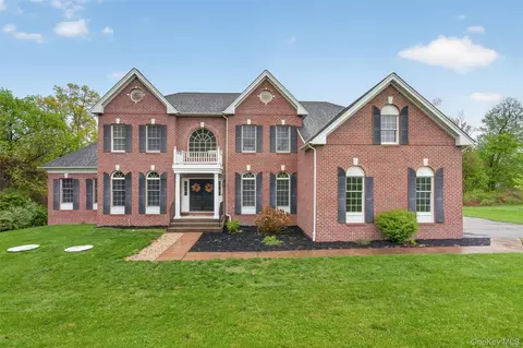 31 Sunflower Cir, Wappingers Falls, NY 12590
