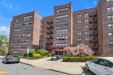 20939 23rd Ave #4J, Bayside, NY 11360