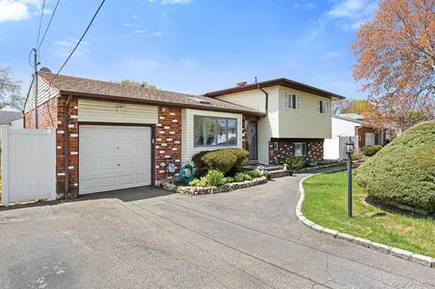 336 W 23rd St, Deer Park, NY 11729