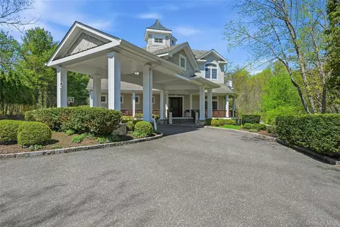 5 Mill Rd, Huntington, NY 11743