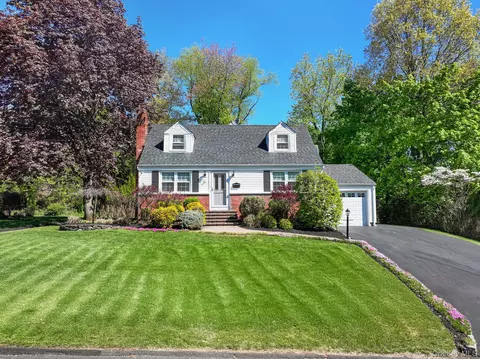 21 Arlene Ct, Orangetown, NY 10965
