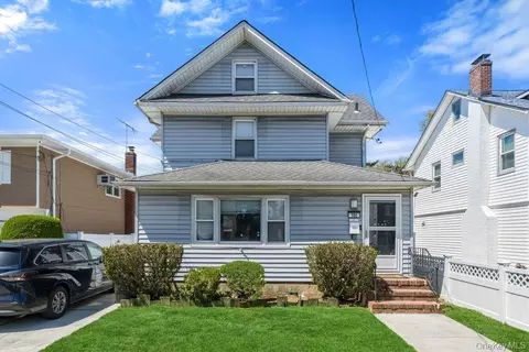 100 Spruce St, West Hempstead, NY 11552