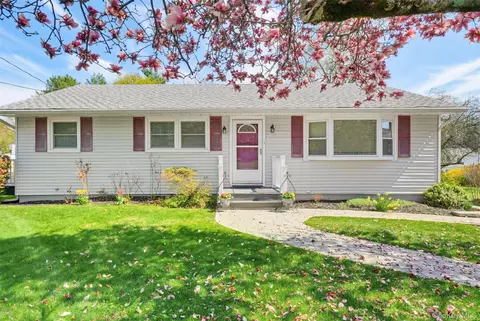 12 Reservoir Rd, Lloyd, NY 12528