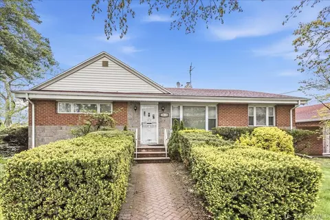 16804 Grand Central Pkwy, Jamaica, NY 11432