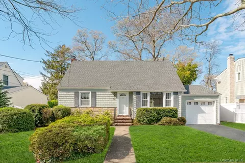 3769 New York Ave, Seaford, NY 11783