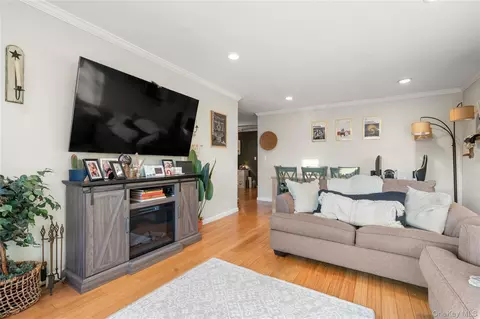 90 Park Ave S #B6, Rockville Centre, NY 11570