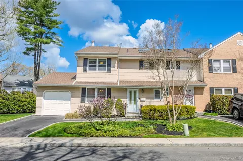 67 Manors Dr, Jericho, NY 11753