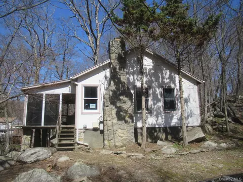 58 Hillside Dr, Mahopac, NY 10541