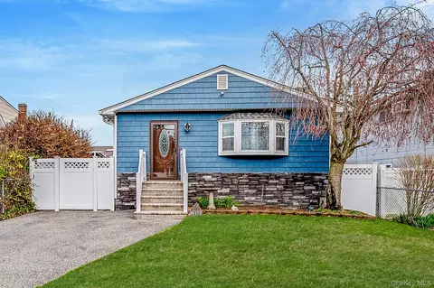 414 Myrtle Ave, West Islip, NY 11795