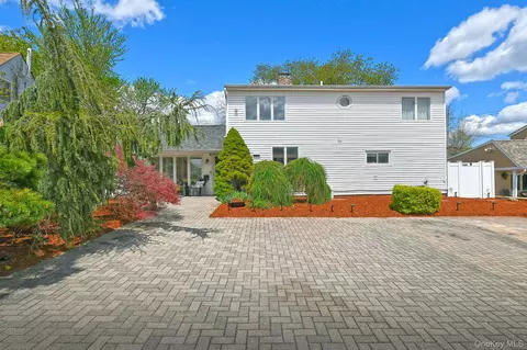 156 Farmedge Rd, Levittown, NY 11756