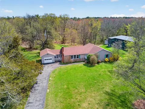 1044 Blue Mountain Rd, Saugerties, NY 12477