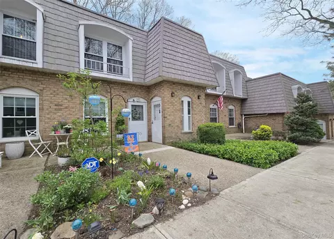 655 Middle Country Rd #2-2E2, Selden, NY 11784