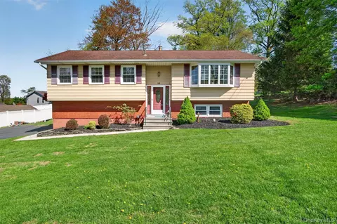 10 Termasen Dr, Stony Point, NY 10980