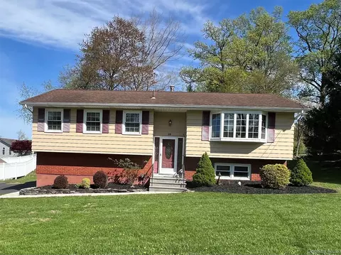 10 Termasen Dr, Stony Point, NY 10980