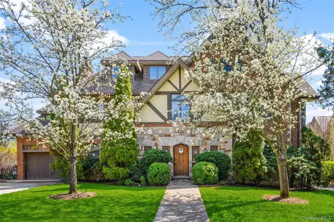 106 Carver Ter, Yonkers, NY 10710