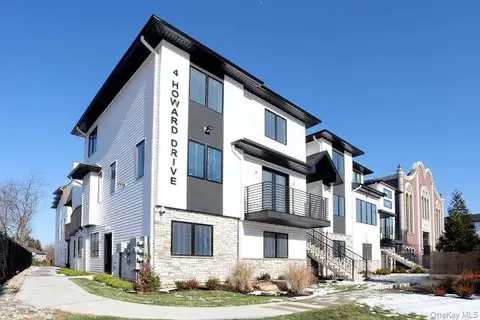 4 Howard Dr #313, Ramapo, NY 10977