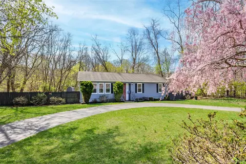 46 New York Ave, Sound Beach, NY 11789