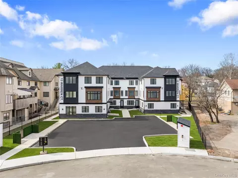 13 Warren Ct #202, Ramapo, NY 10952