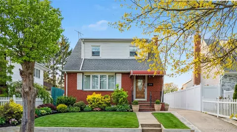 206 Hunnewell Ave, Meacham, NY 11003