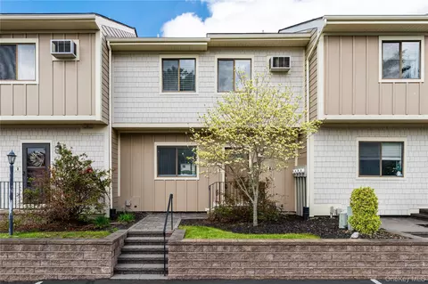 5002 Chelsea Cv N, Beekman, NY 12533