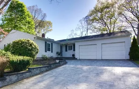 8 Croydon Ave, Lake Ronkonkoma, NY 11779