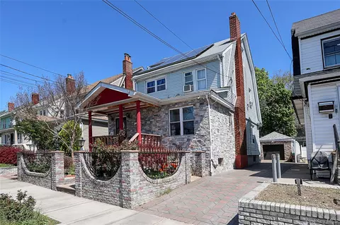 89-47 212th St, New York, NY 11427
