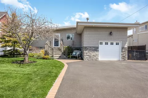 64 Highwater Ave, Massapequa, NY 11758
