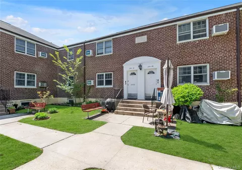 255-10 61st Ave # 3-907, Little Neck, NY 11362