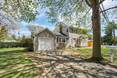 20 Cambridge Ave, Melville, NY 11747