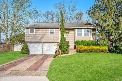 37 Mallard Ave, Selden, NY 11784