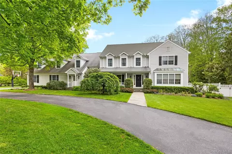 6 Round House Ct, Bedford, NY 10506