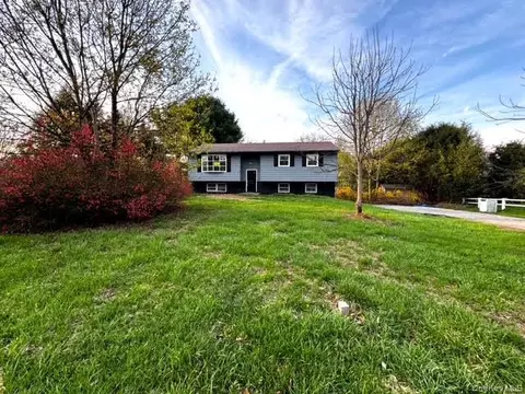 7 Jonathan Dr, Staatsburg, NY 12580