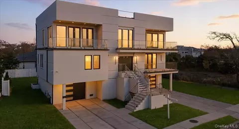 1368 Beech St, Atlantic Beach, NY 11509