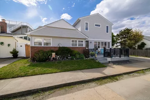 19 Armour St, Long Beach, NY 11561