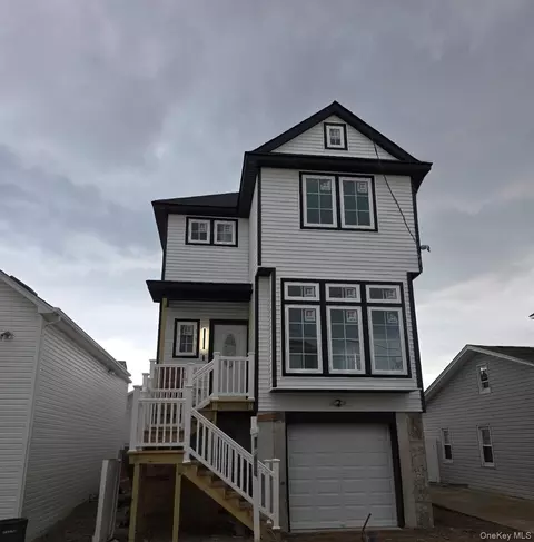 9 James St S, Garden City, NY 11530