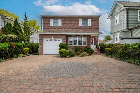 29 Gates Ave, Malverne, NY 11565