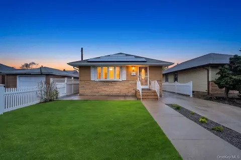 14 Cleaves Ave, Hempstead, NY 11550