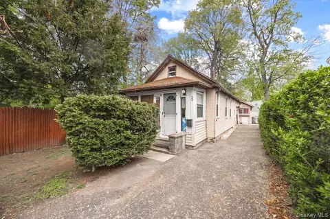 8 Geyser Pl, White Plains, NY 10607
