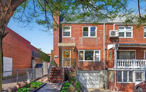 4240 192nd St, Flushing, NY 11358
