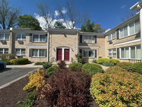 250 Beechwood Ave #11B, Poughkeepsie, NY 12601