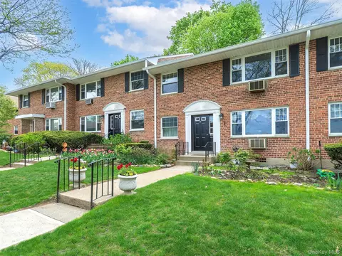 31 Madison Park Gdns # U, North Hempstead, NY 11050