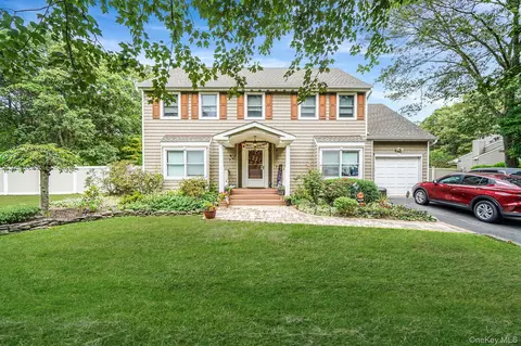 3 Avon Ave, Port Jefferson Station, NY 11776