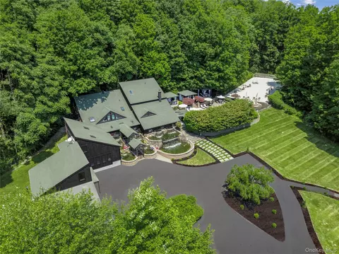 19 Greentree Ln, Chester, NY 10918