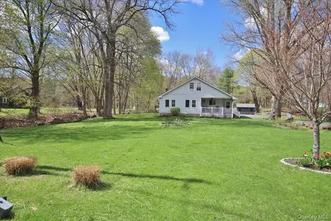 95 Tinker Town Rd, Dover Plains, NY 12522